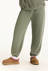 SET ACTIVE US | MIDWEIGHT SWEATS STAPLE OLD SCHOOL SWEATPANTS - KELP