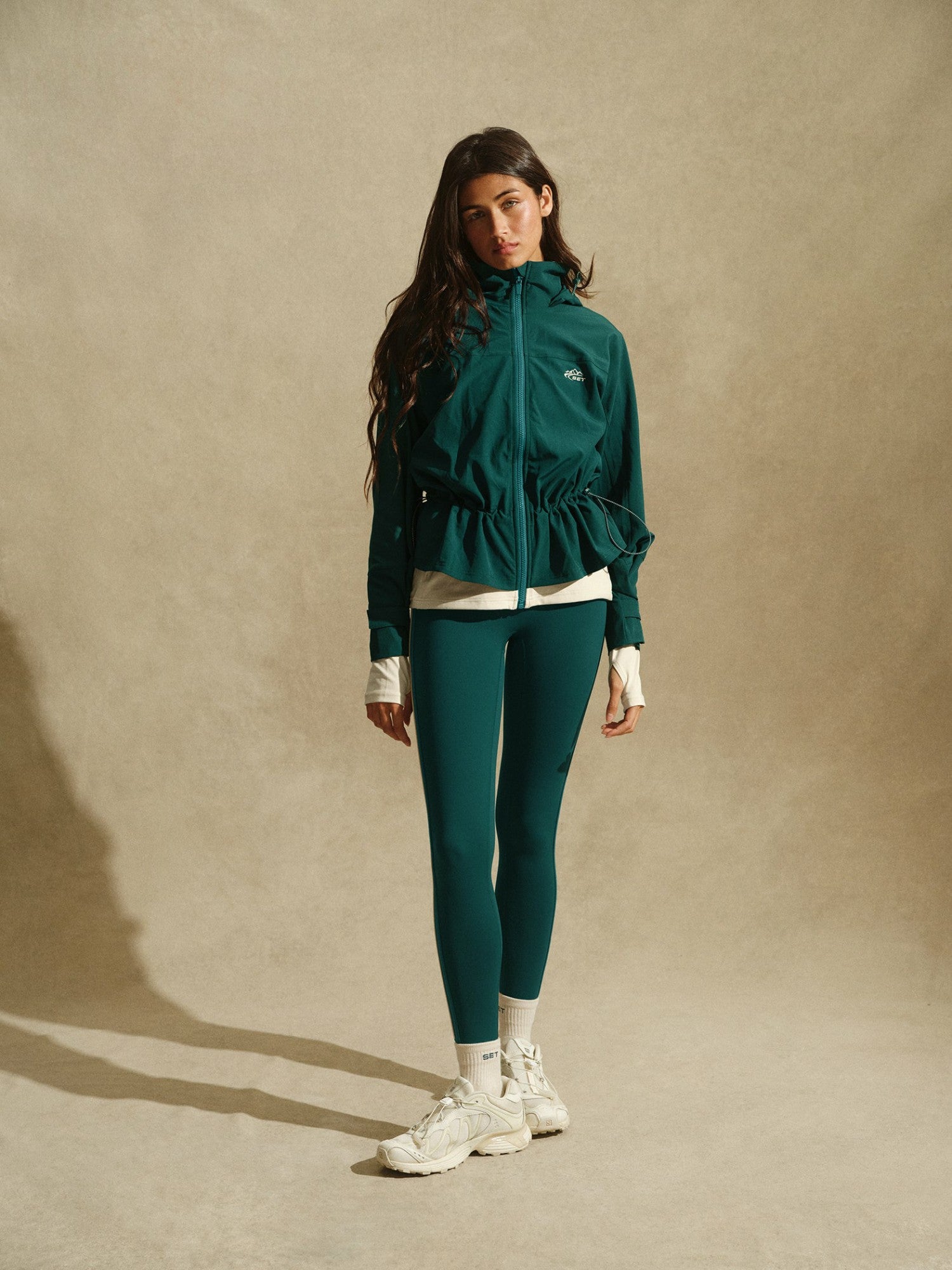 SET ACTIVE Online | NYLON DUET CINCHED WINDBREAKER - PEAK