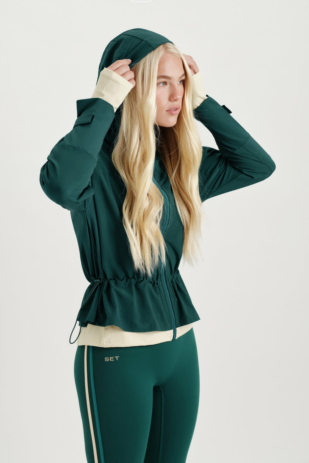 SET ACTIVE Online | NYLON DUET CINCHED WINDBREAKER - PEAK