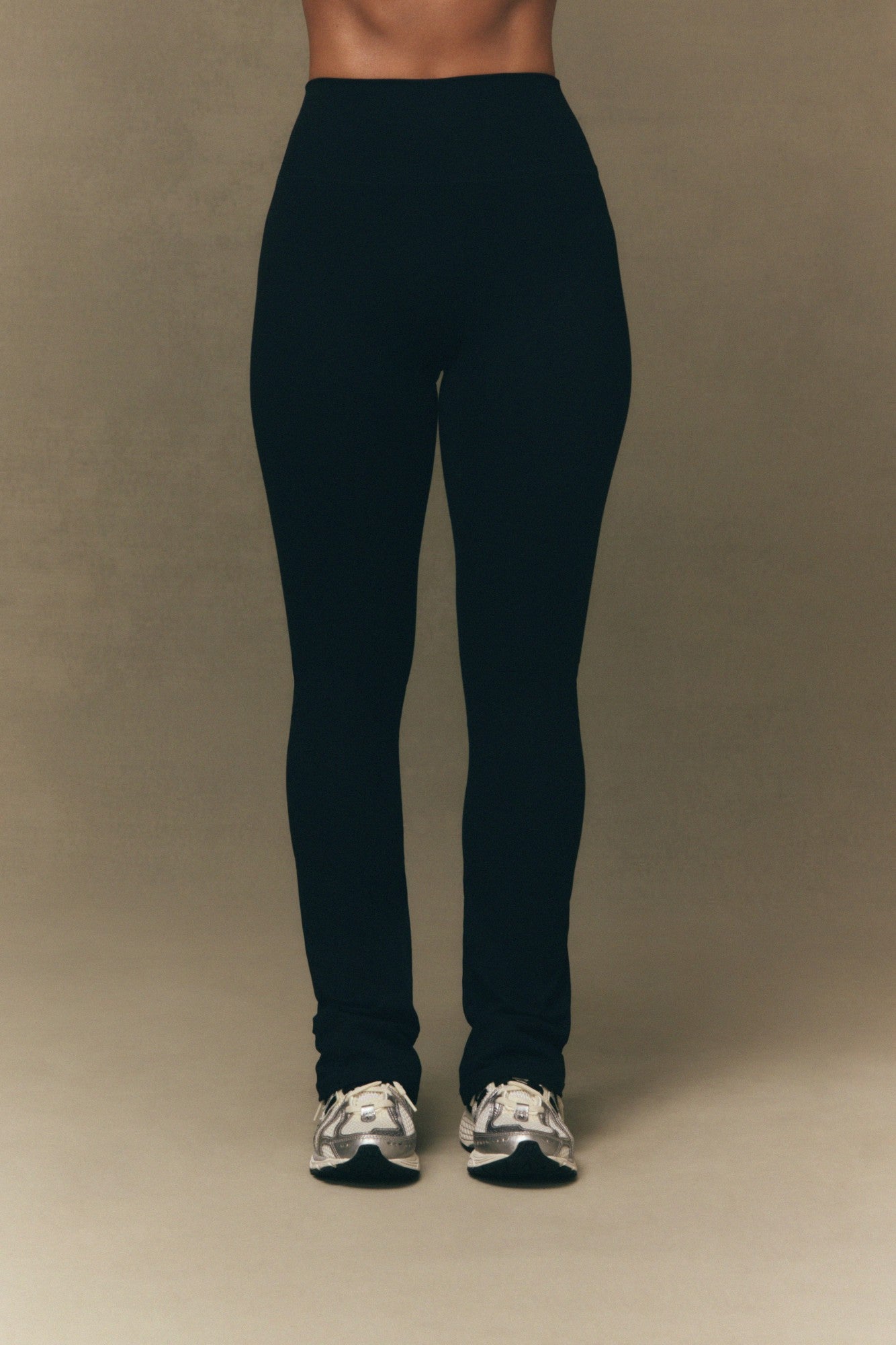 SET ACTIVE Outlet | FORMCLOUD® CLOUD STRAIGHT HIGH-RISE LEGGINGS - ONYX