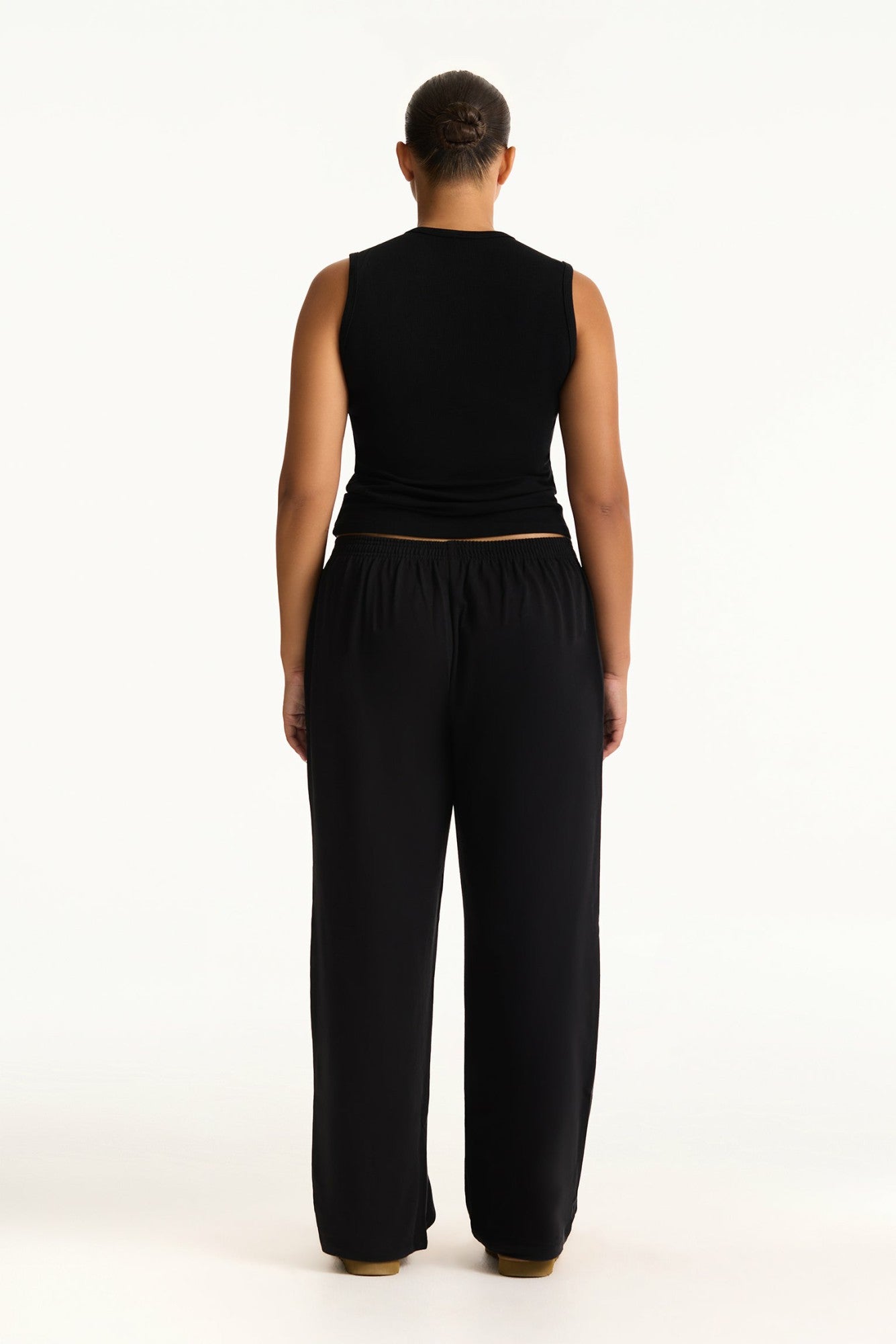 SET ACTIVE Online | RIBBED MODAL BODY MUSCLE TANK - ONYX