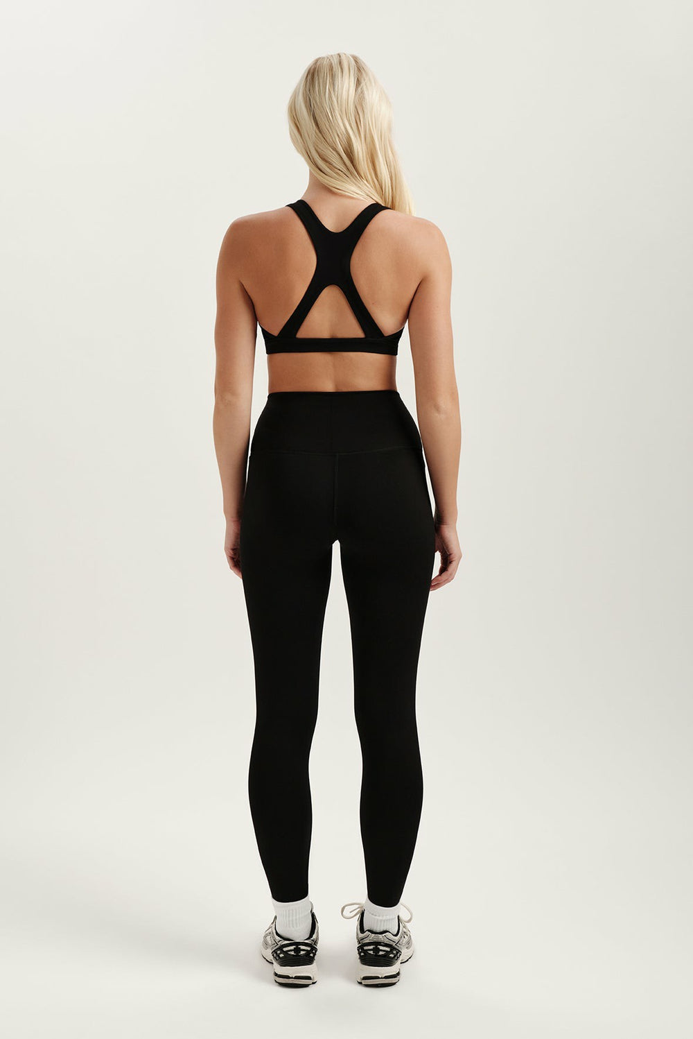 SET ACTIVE Outlets | SPORTBODY® SPORTY VAULT BRA - ONYX