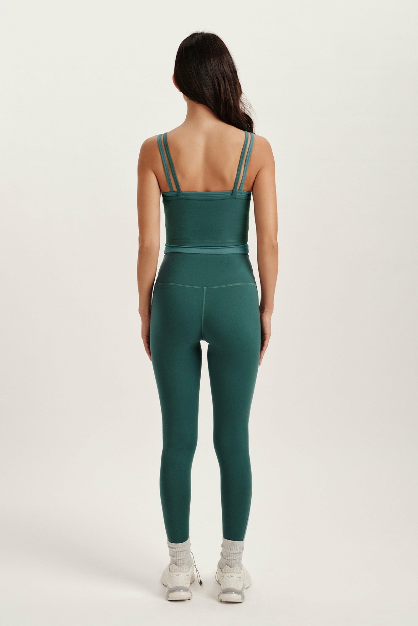 SET ACTIVE Outlet | FORMCLOUD® CLOUD LAYER STRAPPY TANK - SYNC